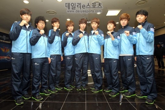 ON ：选择EZ辅助的原因就是对面选了黑默丁格，射手辅助会更好打一点