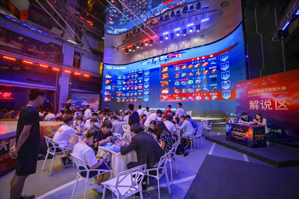 EDG训练赛无敌了？左手与牙膏聊天“漏勺” 厂长回应争议